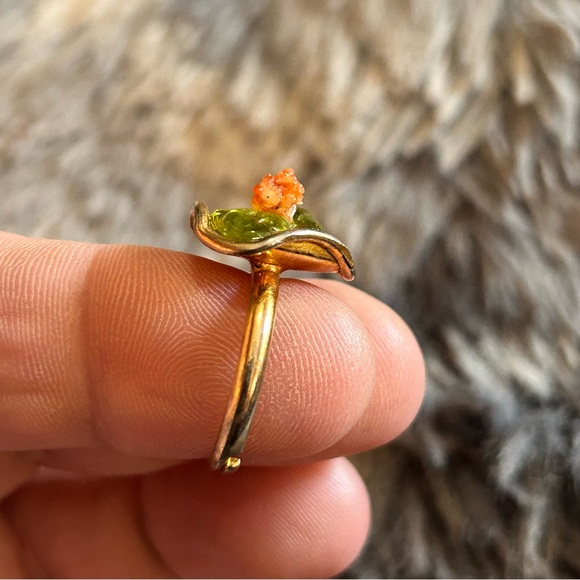Vintage 70s chartreuse glass faux coral adjustable ring - Picture 8 of 10